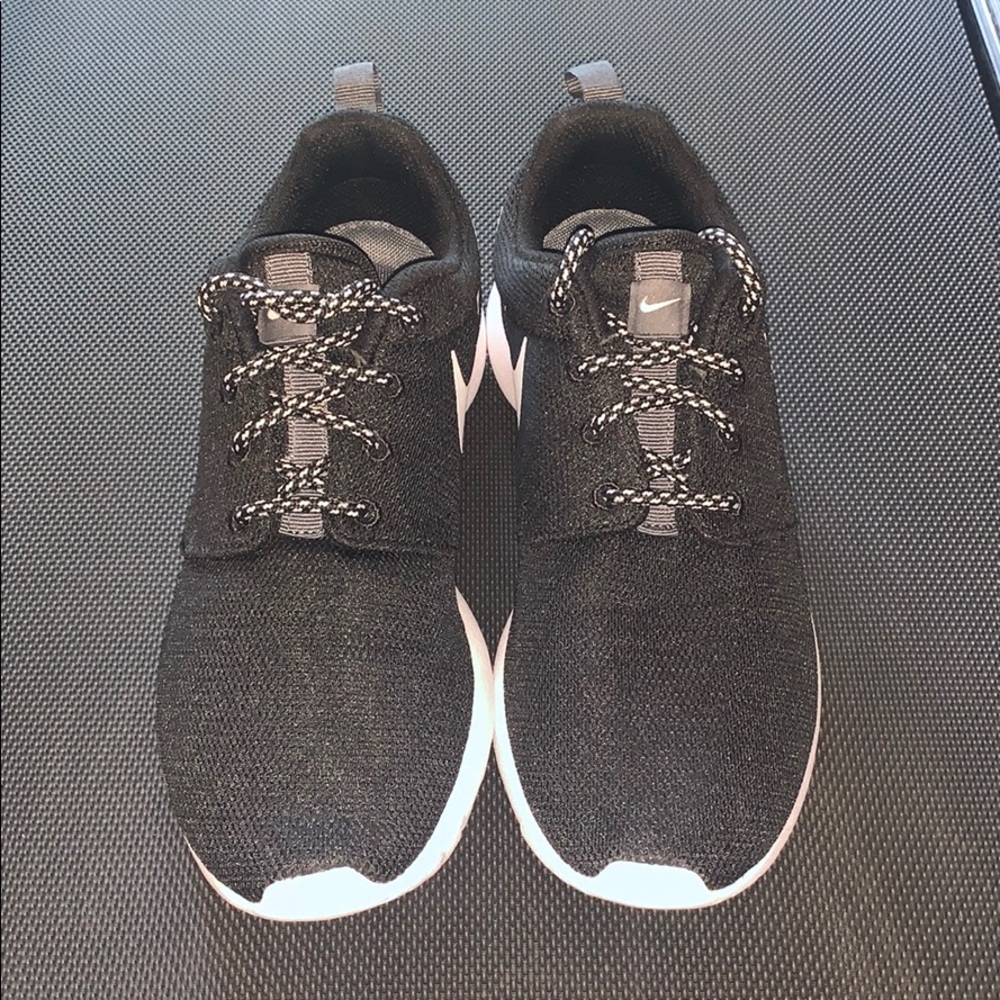Nike Roshe One Sneakers